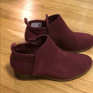 Tom’s burgundy booties